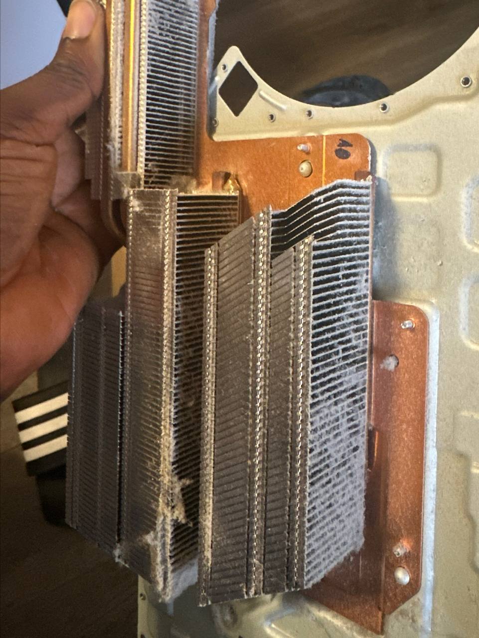 Dust-loaded PlayStation 5 heatsink before deep cleaning